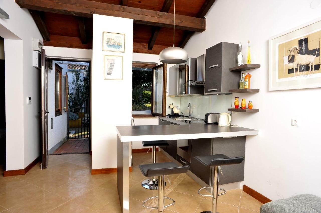 Holiday House Lena โปเรช ภายนอก รูปภาพ